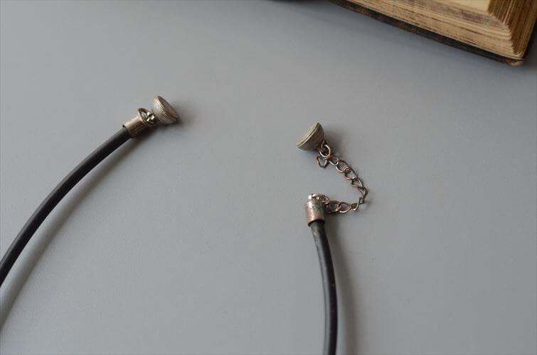 ドイツから ハート型のラインストーンチャーム ペンダント コスチュームジュエリー アクセサリー アンティーク