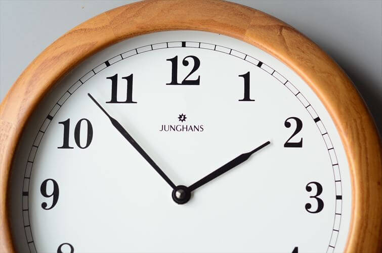 ドイツ製 Junghans オークのラウンドフレーム 壁時計 ユンハンス 壁掛け 木製 クロック ヴィンテージ アンティーク