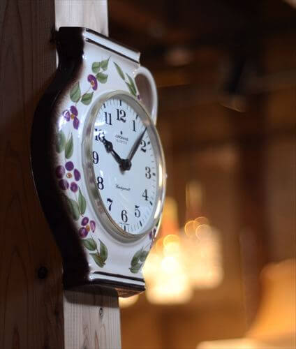 ドイツ製 Junghans かわいい花の絵付けのポット型 陶器 壁時計 ユンハンス 電池式 壁掛け時計 アンティーク