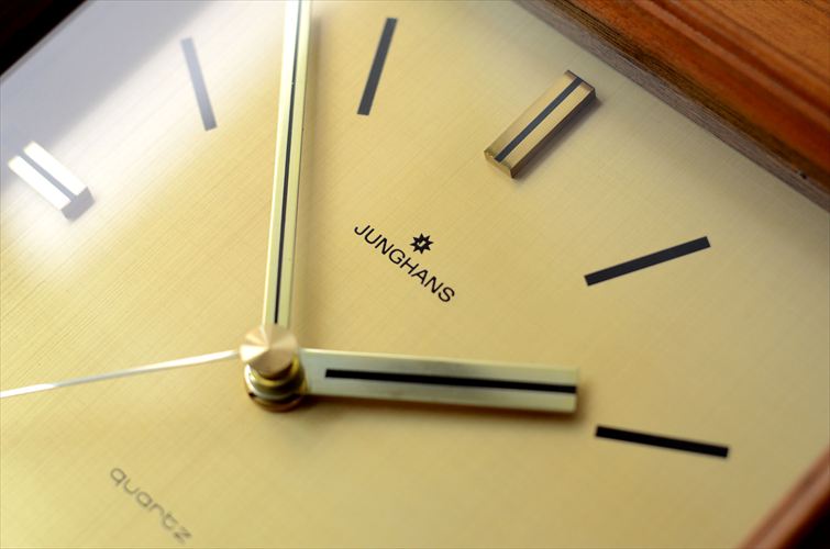 ドイツ製 Junghans ウォルナットと思われる木製フレームの壁時計 ユンハンス 電池式 壁掛け時計 ヴィンテージ