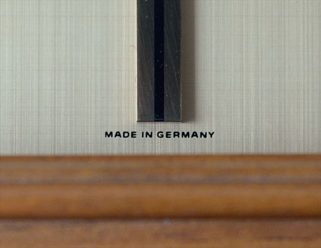 ドイツ製 Junghans ウォルナットと思われる木製フレームの壁時計 ユンハンス 電池式 壁掛け時計 ヴィンテージ