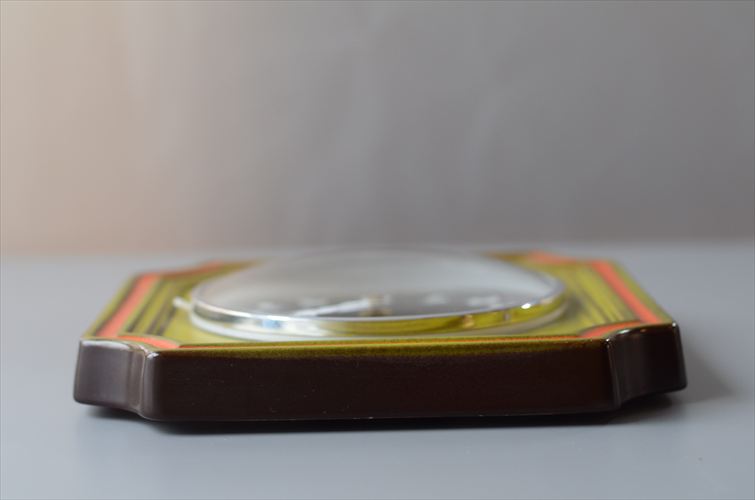 ドイツ製 きれいなカーキグリーン陶器の壁時計 電池式 セラミッククロック 壁掛け時計 アンティーク