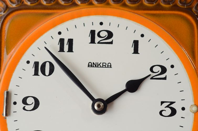 訳あり ドイツ製 ANKRA 鮮やかなオレンジ陶器の壁時計 電池式 セラミッククロック 壁掛け時計 アンティーク