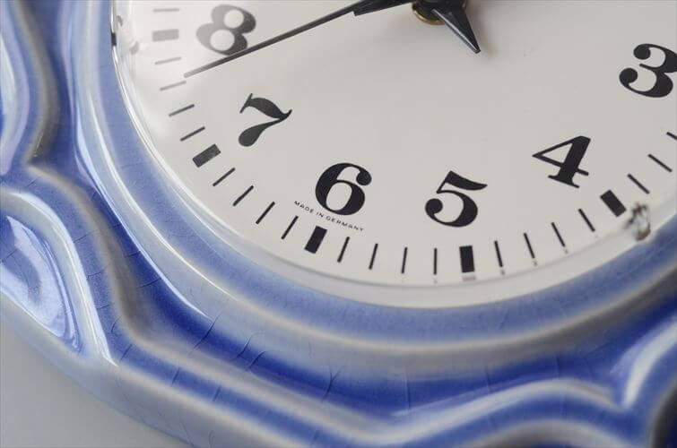 ドイツ製 BLESSING きれいなブルー陶器の壁時計 セラミック 電池式 ウォールクロック 壁掛け時計 アンティーク