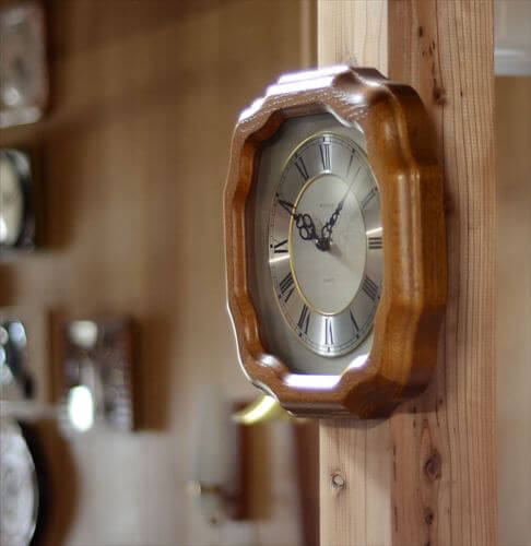 ドイツ製 KIENZLE オークと思しき木製フレームの壁時計 キンツレー 電池式 ウッド壁掛け時計 ヴィンテージ