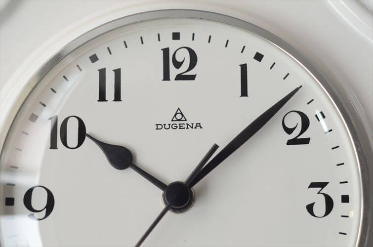 ドイツ製 DUGENA シンプルモダンな白磁の壁時計 ドゥゲナ 電池式 セラミック 壁掛け時計 アンティーク