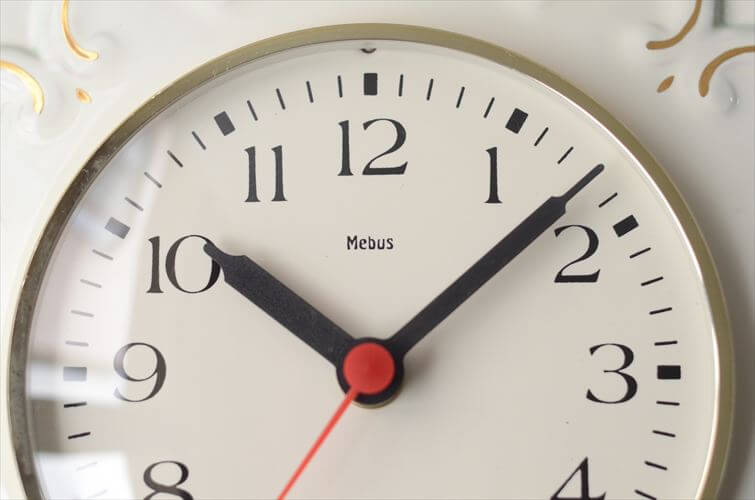 ドイツ製 Mebus ミントグリーンｘ金彩 陶器の壁時計 ドゥゲナ 電池式 セラミック 壁掛け時計 アンティーク