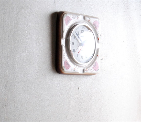 ドイツ製 MEBUS 花柄ペイントの壁時計 電池式 壁掛け時計 セラミック キッチンクロック アンティーク