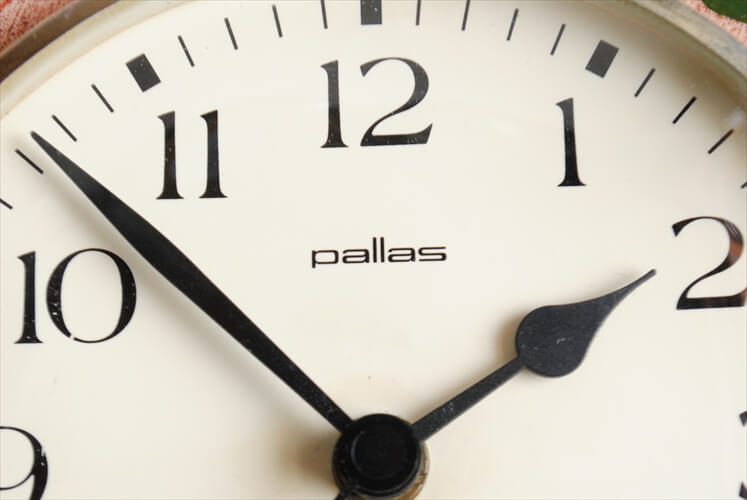 ドイツ製 Pallas かわいいポット型 陶器の壁時計 電池式 壁掛け時計 セラミック キッチンクロック アンティーク