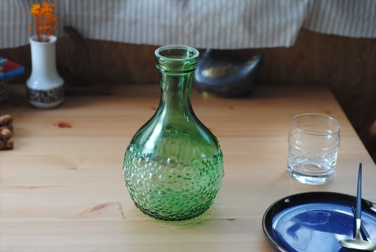 フィンランドから ガラスの花瓶 グリーン 花器 一輪挿し フラワーベース アンティーク_230410