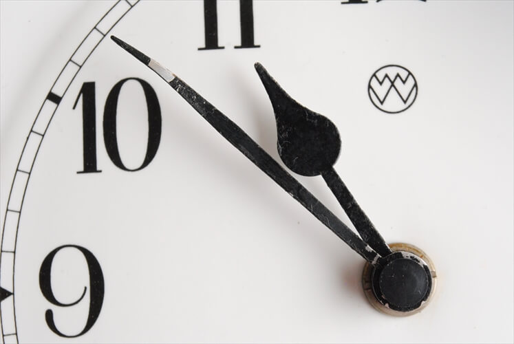 ドイツ製 ヴィンテージ 陶器の壁時計 電池式 壁掛け時計 セラミック キッチンクロック アンティーク_230614