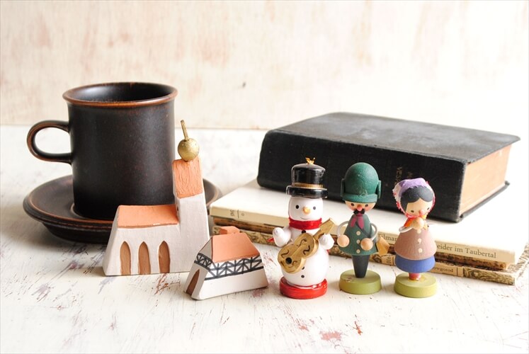 ドイツのクリスマス ウィンター フィギュア 4体セット X'mas Christmas 雪だるま 陶器の教会？ オブジェ