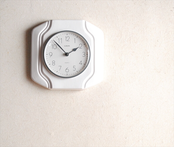 ドイツ製 EUROPA シンプルモダンなホワイト陶器の壁時計 電池式 壁掛け時計 セラミック キッチンクロック アンティーク