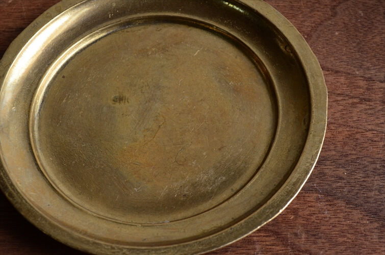 ドイツから 古い真鍮のミニプレート 11.5cm 豆皿 トレー コースター ヘビーソリッドブラス アンティーク