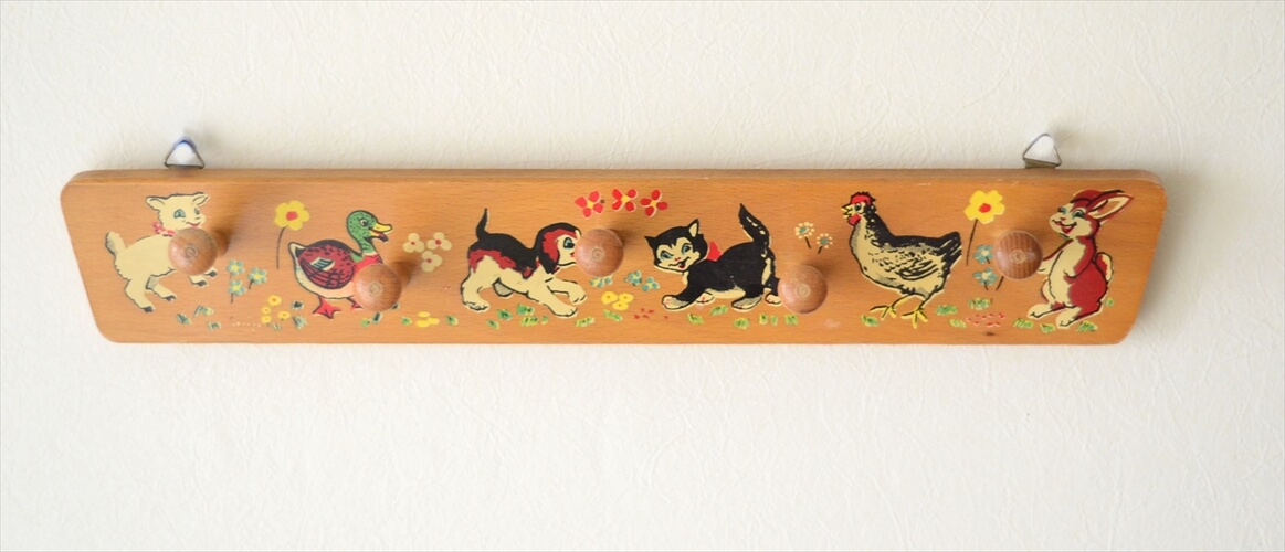ドイツから届いた かわいい動物の絵付け キッズハンガーフック 壁掛けフック アニマル柄 木製 アンティーク