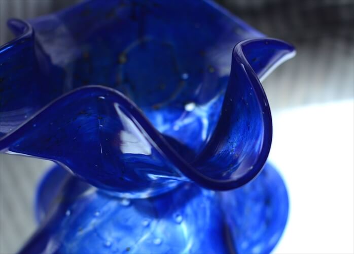 ドイツから届いた きれいなコバルトのガラストレー 径16cm ブルー グラス お皿 ヴィンテージ アンティーク