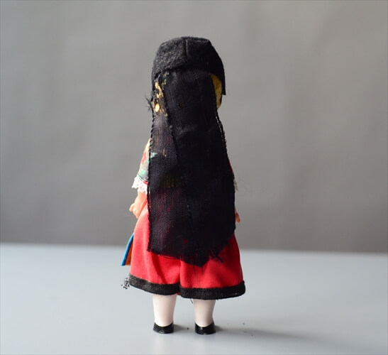 ドイツより スリープアイドール 民族衣装 人形 フィギュア ヴィンテージ アンティーク_240313