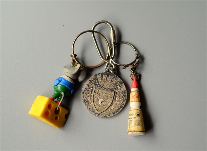 ヨーロッパから ヴィンテージキーホルダー 3個セット Vintage keychain アンティーク_240313