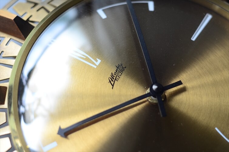 西ドイツ製 Atlanta 真鍮の壁時計 ブラスｘウッドフレーム ミッドセンチュリー 電池式 壁掛け時計 アンティーク