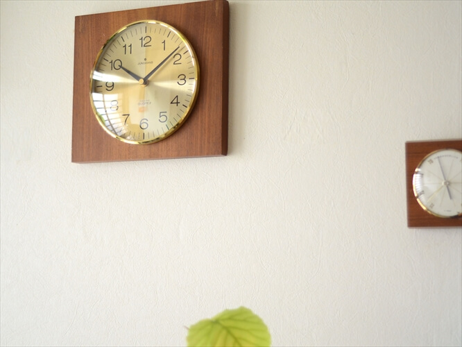 ドイツ製 Junghans 木製フレームと真鍮盤の壁時計 新品クウォーツ交換済み ミッドセンチュリー 電池式 壁掛け時計 ユンハンス アンティーク