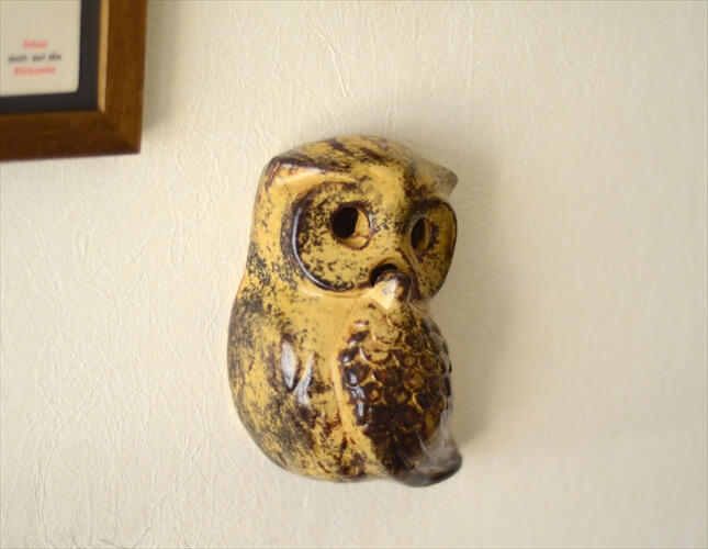 ドイツから ヴィンテージ 陶器のフクロウのウォールデコ オブジェ 壁掛け フィギュア アンティーク_240410
