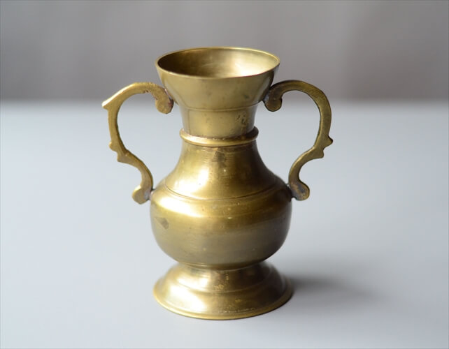イギリスから 小さな真鍮の花瓶 一輪挿し 花器 ブラス オブジェ フラワーベース ヴィンテージ アンティーク_240416