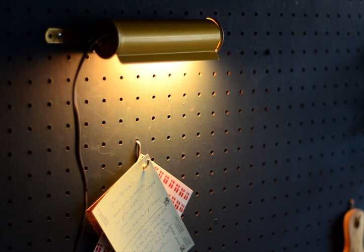 カナダ製 古い真鍮色のピクチャーライト 壁掛け ウォール ランプ 照明 ブラス ヴィンテージ アンティーク