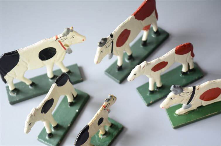 ドイツ エルツ山地製 かわいい木製の動物オブジェ ウシ 牛 置物 アートピース フィギュア ヴィンテージ_250523