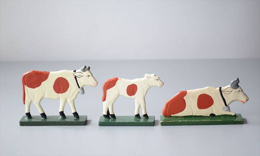 ドイツ エルツ山地製 かわいい木製の動物オブジェ ウシ 牛 置物 アートピース フィギュア ヴィンテージ_250523