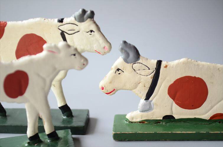 ドイツ エルツ山地製 かわいい木製の動物オブジェ ウシ 牛 置物 アートピース フィギュア ヴィンテージ_250523