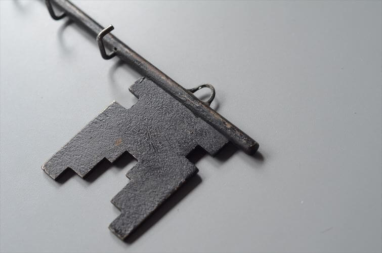 フランスのブロカントから アイアンの壁掛けキーフック 鍵型 鋳物 ラック インテリア 店舗什器 アンティーク ヴィンテージ