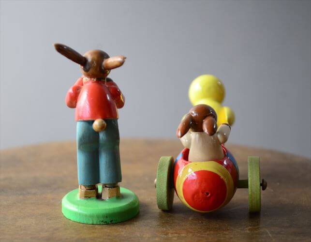ドイツ製 ヴィンテージ かわいい木製のイースターバニー ハンドメイド 木工芸品 うさぎ 置物 アートピース フィギュア_260318