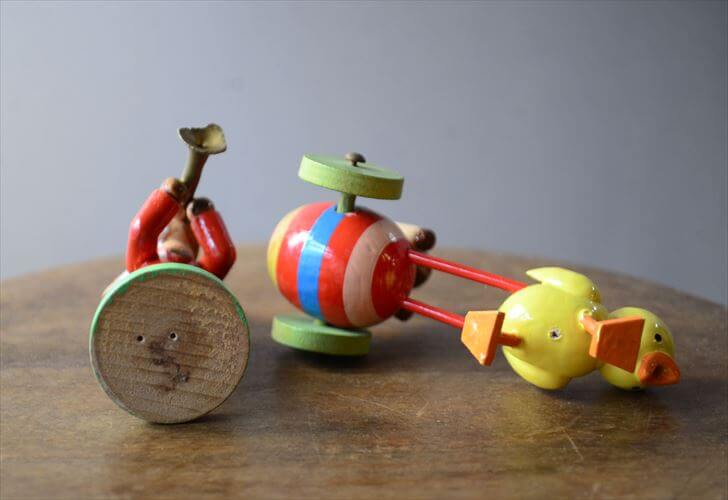 ドイツ製 ヴィンテージ かわいい木製のイースターバニー ハンドメイド 木工芸品 うさぎ 置物 アートピース フィギュア_260318