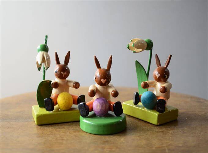 ドイツ製 ヴィンテージ かわいい木製のイースターバニー ハンドメイド 木工芸品 うさぎ 置物 アートピース フィギュア_260318