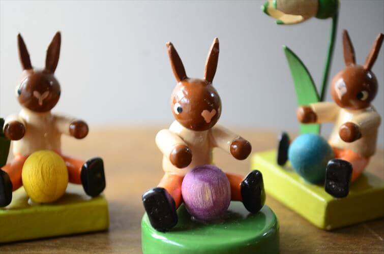 ドイツ製 ヴィンテージ かわいい木製のイースターバニー ハンドメイド 木工芸品 うさぎ 置物 アートピース フィギュア_260318