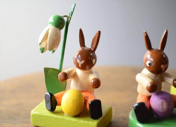 ドイツ製 ヴィンテージ かわいい木製のイースターバニー ハンドメイド 木工芸品 うさぎ 置物 アートピース フィギュア_260318