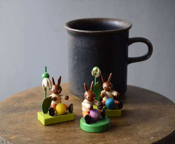 ドイツ製 ヴィンテージ かわいい木製のイースターバニー ハンドメイド 木工芸品 うさぎ 置物 アートピース フィギュア_260318