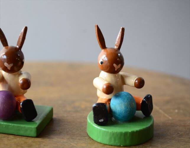 ドイツ製 ヴィンテージ かわいい木製のイースターバニー ハンドメイド 木工芸品 うさぎ 置物 アートピース フィギュア_260318