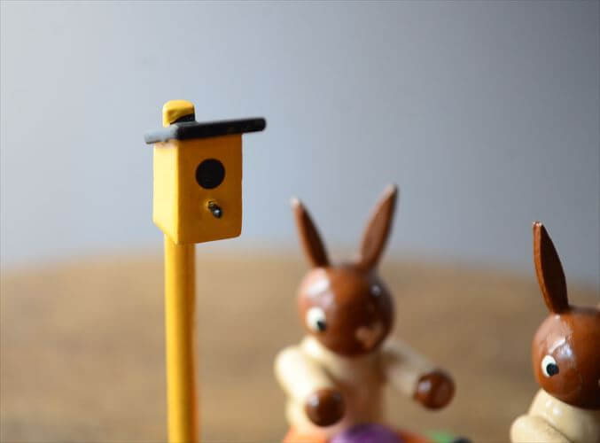 ドイツ製 ヴィンテージ かわいい木製のイースターバニー ハンドメイド 木工芸品 うさぎ 置物 アートピース フィギュア_260318
