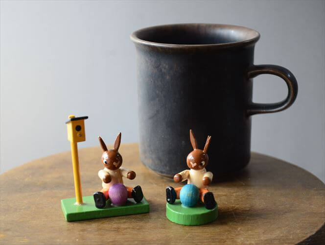 ドイツ製 ヴィンテージ かわいい木製のイースターバニー ハンドメイド 木工芸品 うさぎ 置物 アートピース フィギュア_260318