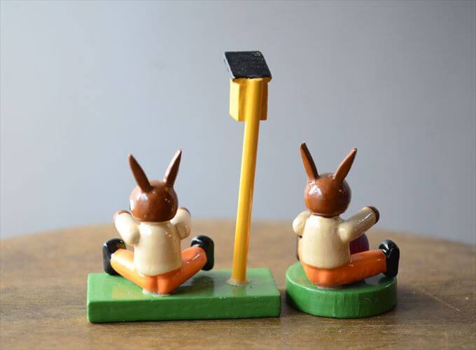 ドイツ製 ヴィンテージ かわいい木製のイースターバニー ハンドメイド 木工芸品 うさぎ 置物 アートピース フィギュア_260318