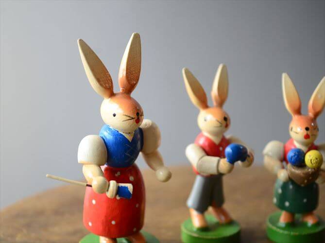 ドイツ製 ヴィンテージ かわいい木製のイースターバニー ハンドメイド 木工芸品 うさぎ 置物 アートピース フィギュア_260318