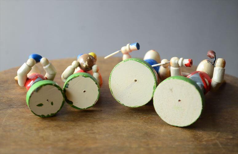 ドイツ製 ヴィンテージ かわいい木製のイースターバニー ハンドメイド 木工芸品 うさぎ 置物 アートピース フィギュア_260318