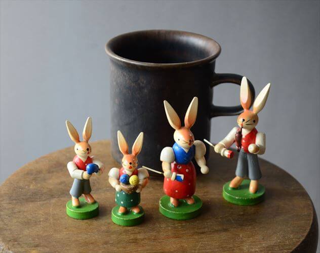 ドイツ製 ヴィンテージ かわいい木製のイースターバニー ハンドメイド 木工芸品 うさぎ 置物 アートピース フィギュア_260318