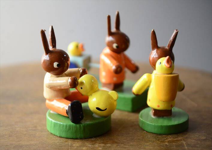 ドイツ製 ヴィンテージ かわいい木製のイースターバニー ハンドメイド 木工芸品 うさぎ 置物 アートピース フィギュア_260318