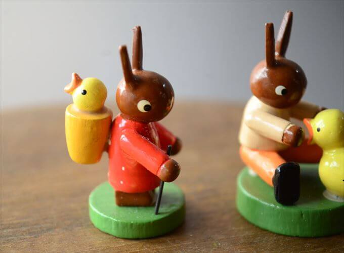 ドイツ製 ヴィンテージ かわいい木製のイースターバニー ハンドメイド 木工芸品 うさぎ 置物 アートピース フィギュア_260318