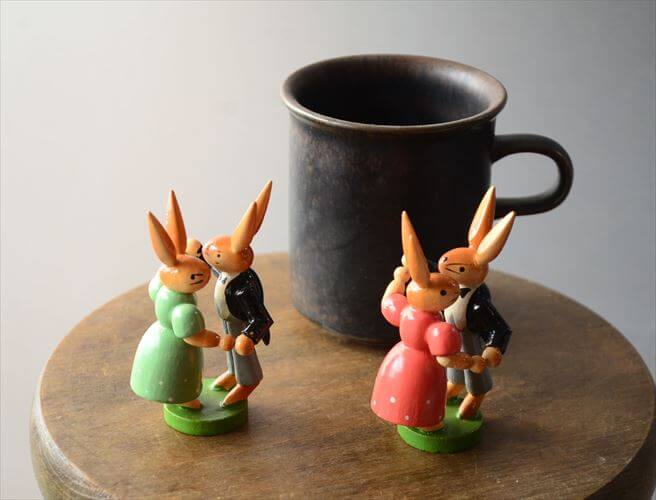ドイツ製 ヴィンテージ かわいい木製のイースターバニー ハンドメイド 木工芸品 うさぎ 置物 アートピース フィギュア_260318