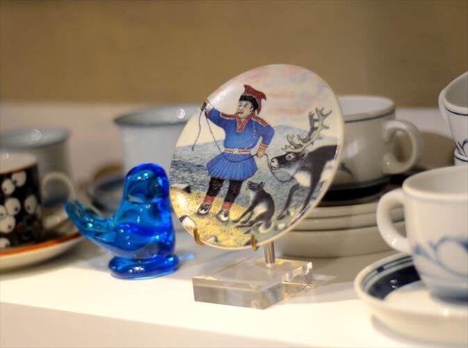 フィンランド製 Arabia 小さな陶板 1984年 サーミ族のトナカイ飼い Andreas Alariesto 北欧 ヴィンテージ