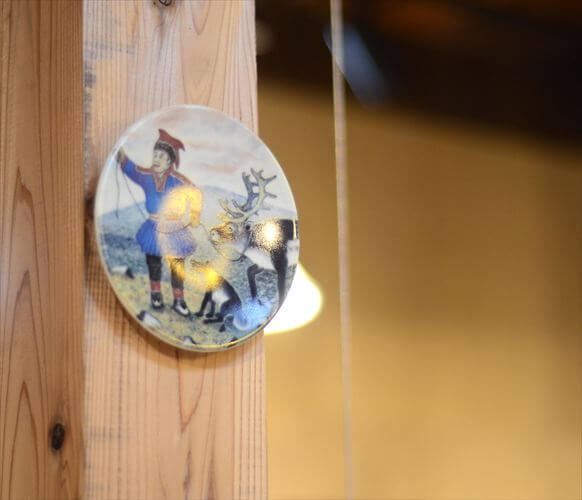 フィンランド製 Arabia 小さな陶板 1984年 サーミ族のトナカイ飼い Andreas Alariesto 北欧 ヴィンテージ