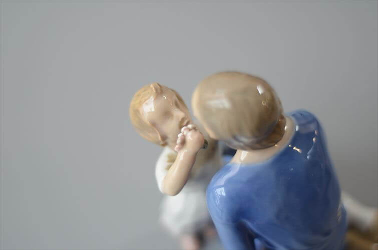 デンマーク製 B&G 母親と花を渡すこども ポーセラーツ フィギュア 北欧 陶磁器 アンティーク ヴィンテージ